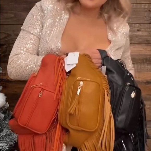 Orange fringe Fanny pack with adjustable strap and pockets - Picture 4 of 6